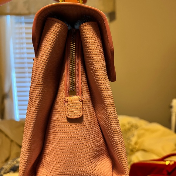 SOLD Dolce & Gabbana pink Lucia bag with bee decorated - Picture 14 of 16